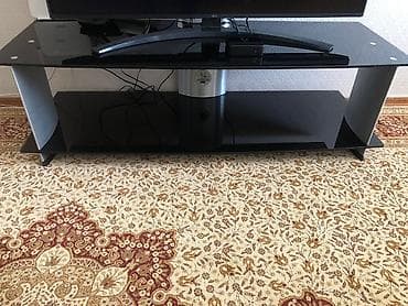 2 ci əl stol: *60 Azn* TV altlığı satılır. Yaxşı vəziyyətdədir. Ünvan: Xalqlar — 1
