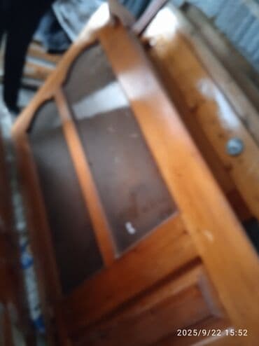 dəmir vitrin: Şüşəli dolab vitrini — 1