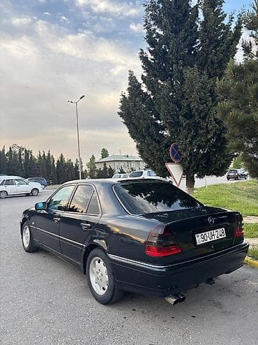 c 200 mercedes: Mercedes-Benz 220: 2.2 l | 1998 il Sedan — 4