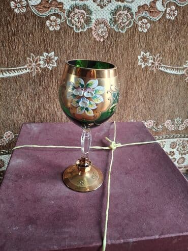 Qədəhlər, rəng - Yaşıl