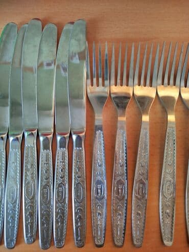 çəngəl qaşıq dəstləri: Çəngəl və picaq dəsti
qədimidir.
sovet malıdır.
təzədi.
heç işlənməyib — 3