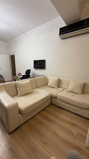 Künc divan – krem rəngdə, 3 hissəli modul quruluş. - Forma: L şəklində — 3