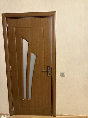 komin: Qonaq otağı üçün İşlənmiş Otaq qapısı 90x205 sm Şəbəkə ilə, Ünvandan götürmə — 1