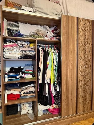 skaf: Sürgülü qapılı geyim dolabı, yaxşı vəziyyətdədir. - Material: ağac — 2