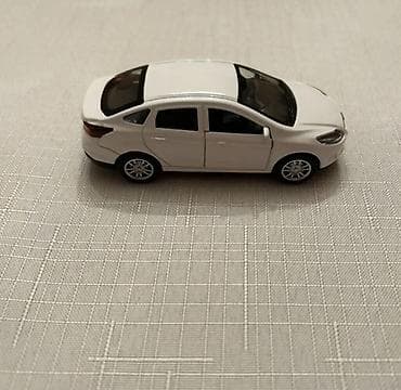 taxta oyuncaqlar: Ağ rəngli miniatür sedan oyuncaq avtomobil - Korpus: plastik, detallı — 3