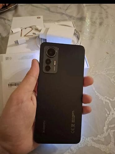 Мобильные телефоны и аксессуары: Xiaomi 12, 256 ГБ, цвет - Черный, 
 Две SIM карты — 2