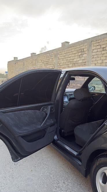 ford transit 1997: Mercedes-Benz E 220: 2.2 l | 2000 il Sedan — 6