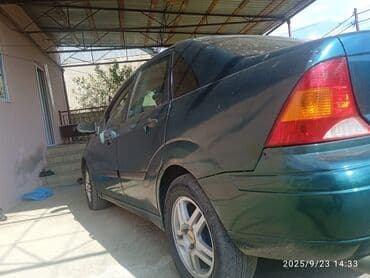 kia ceed 2010: Ford Focus sedan (mk1) – yaşıl rəngli, 4 qapılı. Texniki və daxili — 15