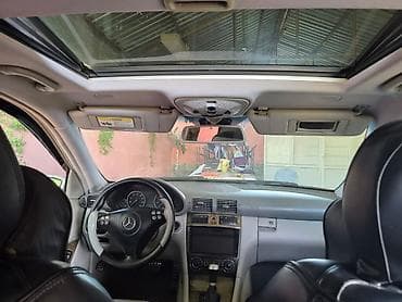 e 3 2: Mercedes-Benz C 230: 2.5 l | 2006 il Sedan — 6