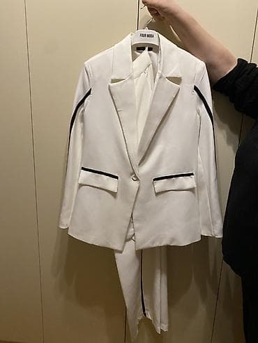 100 manata alınmış, heç geyinilməmiş – tam yeni vəziyyətdədir. Etiketi