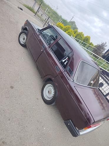 ford transit v347: VAZ 2107 sedan - Korpus: tünd albalı rəng, 4 qapı - Kuzov forması — 1