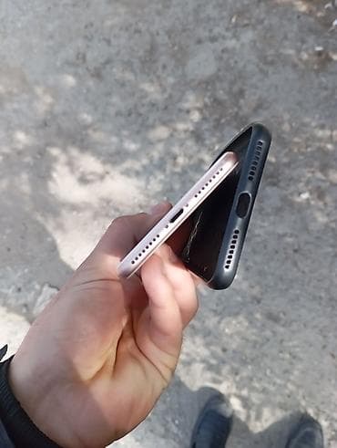 iphone 13 qara: IPhone 8 Plus, Qızılı, Barmaq izi — 7