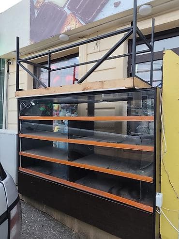 rəflərin satışı: Şüşəli dolab vitrini — 1