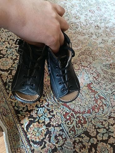 Uşaq üçün dəri sandalet/ayaqqabı - Rəng: qara - Material: üst hissə –