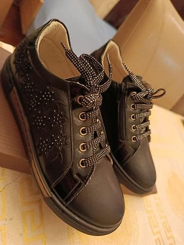 Столы для кормления: Qız uşaqları üçün şıq idman ayaqqabısı - Rəng: qara, parlaq — 2