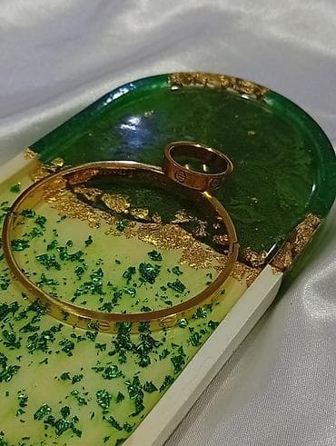 halqa sirqa: Qızılı rəngdə zərgərlik dəsti – bilərzik və üzük - Üslub: minimal və — 2