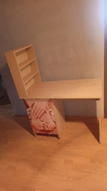 yeni il şənliyi bilet: Manikür üçün masa, Güzgüsüz — 1