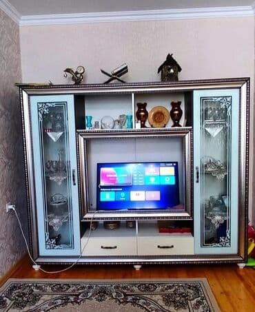 тумбочка под телевизор: İşlənmiş, Düz TV altlığı, Polkalı, Şüşəli, Azərbaycan — 1