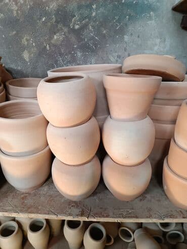 saxsı dibçək: Saxsı dibçəklər Muxtelif forma olculerde Hundurluk 12-13 sm 4 azn — 3