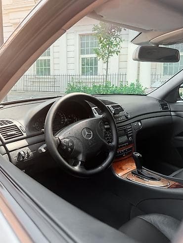 bakavin nədir: Mercedes-Benz E 270: 2.7 l | 2002 il Sedan — 4