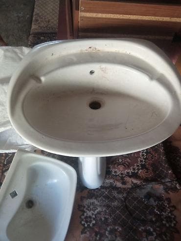 direl islenmis: Keramik asma/quraşdırma üçün əl-üz yuma lavabosu və pedestalı (ayaq) — 4