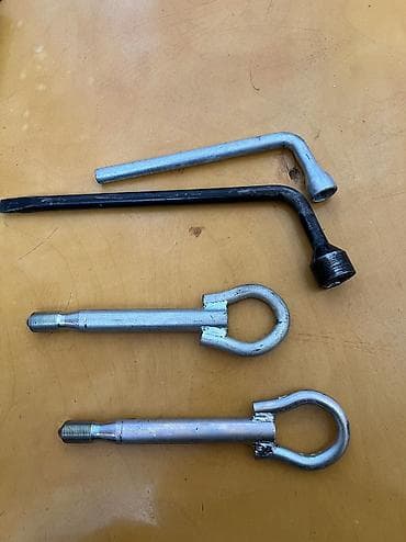 Teker acari zavod mawinin ustunde gelendi 10 azn
Buksurlar 5 azn