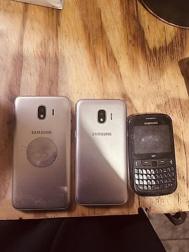 redmi 3 s: Bir neçə telefon bir yerdə: - 2 ədəd Samsung Galaxy J seriyası (ön — 3