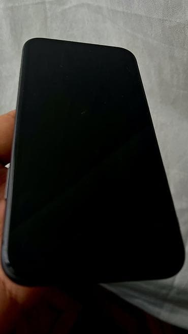 ipona: IPhone 11, 64 GB, Qara, Face ID — 6