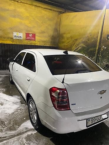 zapi maşin: Təcili satilir heç bir prablemi yoxdur Ağ rəngli 4 qapılı sedan — 10