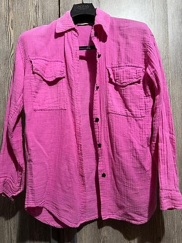 Qadın köynəyi – parlaq çəhrayı rəngdə, yumşaq qatl tortusu