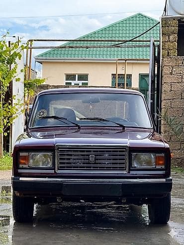 bufer satisi: VAZ 2107 sedan – klassik “Jiquli”. Rəng: tünd albalı (bordo). Kuzov — 9