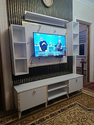 arakesme divar: Düz TV altlığı, Polkalı, Laminat — 1