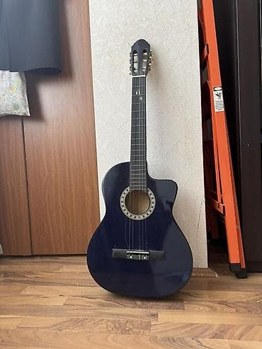 gitara sim: Klassik akustik gitara – kəsikli (cutaway) korpuslu model. * Rəng — 1