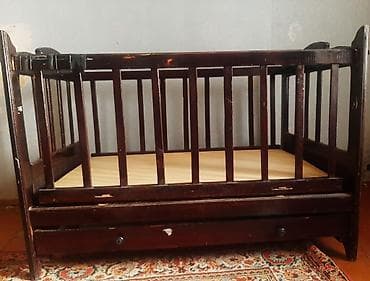 islenmis matras: Taxta uşaq kravatı( beşiyi).İşlənmişdi.3yaşa kimi uşaq rahat yata — 1
