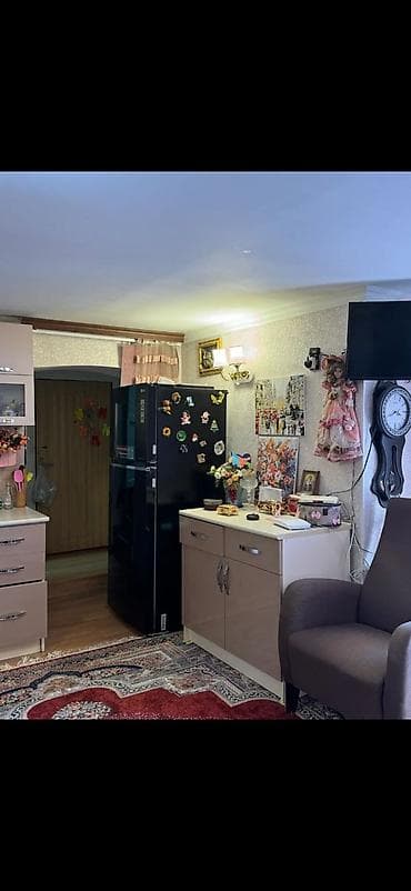 binə salxoz: Tarqovuda Şaurmanin arxasinda 1 otaqli ev icariyr verilir. 4/4 — 9