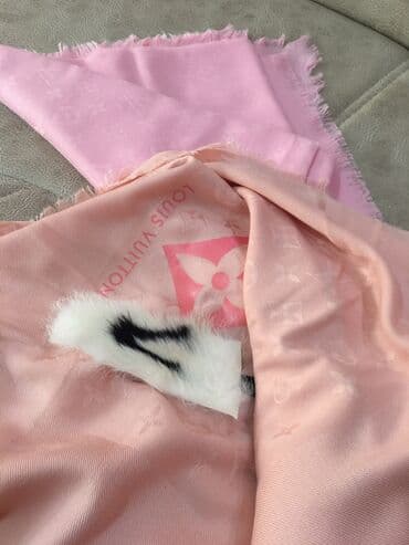 Ətəklər: Brend şərflərin və yaylıqların replikası, qiymətlər 25 manatdan — 13