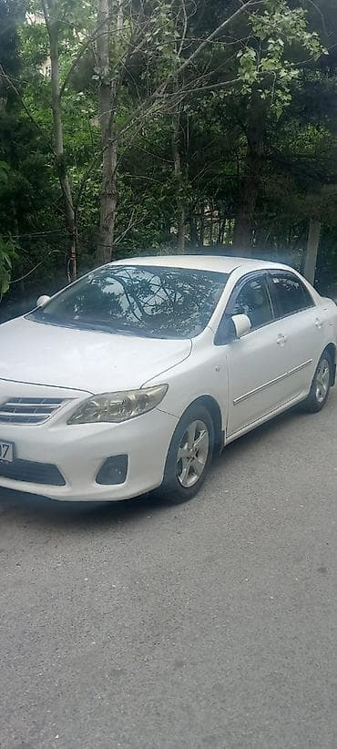 Toyota Corolla: 1.8 l | 2011 il Sedan