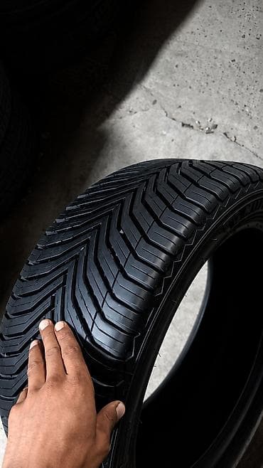 teker michelin: 4 ədəd avtomobil şini satılır. Xüsusiyyətlər: - Naxış: V formalı — 3