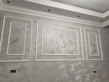 sadə alçipan fiqurları: Dekorativ divar boyası və klassik plintus/kapitel profilləri ilə — 1