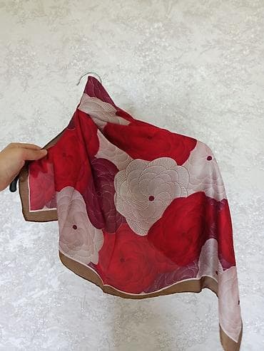 baş geyimi: Zərif naxışlı şarf 100%ipəkdir. Çindən hədiyyə gəlib - Material — 2