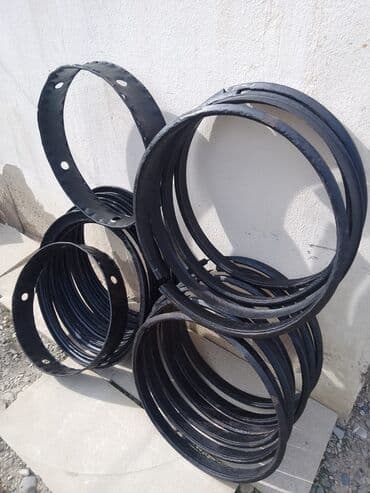 Metal halqalar – qaynaqla hazırlanmış, qalın polad zolaqlardan yığılan