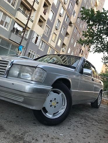 mercedes e class: Mercedes-Benz 190: 2 l | 1992 il Sedan — 1