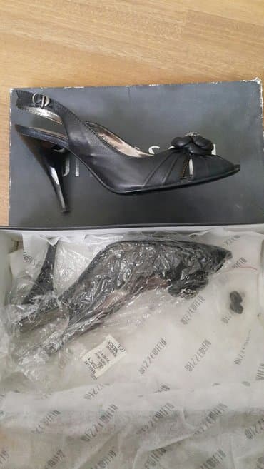 женские кожаные тапочки: Туфли босоножки. 38размер. чистая кожа. покупалась очень дорого — 2