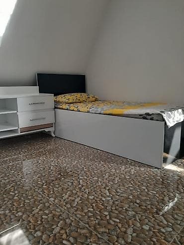 Dağ mənzərəli müasir A‑frame tipli isti hovuzlu ev (kirayə/istirahət