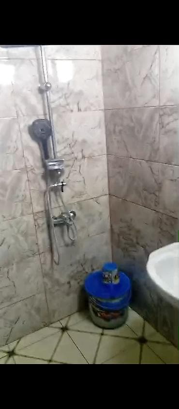 qobu yolunda ev: Qubanın mərkəzində vaqif küçəsində 1 həyətdə 2 ev satılır — 5