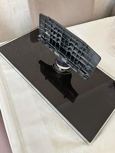 televizor stendleri: Düz TV altlığı, Polkasız, Şüşəli — 1