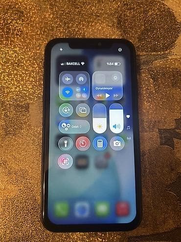 mini ipad 6: IPhone 11, 64 GB, Qara, Face ID — 4