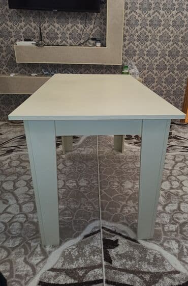 yigilib acilan stollar: Ölçüləri: Uzunluq: 1.30 sm Eni: 70 sm Krem rəngi ilə ağ rəng bu — 1