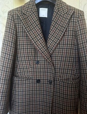 Sandro Coat
Wool
Like new
459 aN — 2