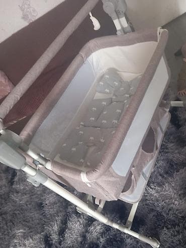 bed: Oğlan və qız üçün, İşlənmiş, Dördbucaq, Beşik, Dəst ilə, Matras ilə, Yellənmə mexanizmsiz — 1